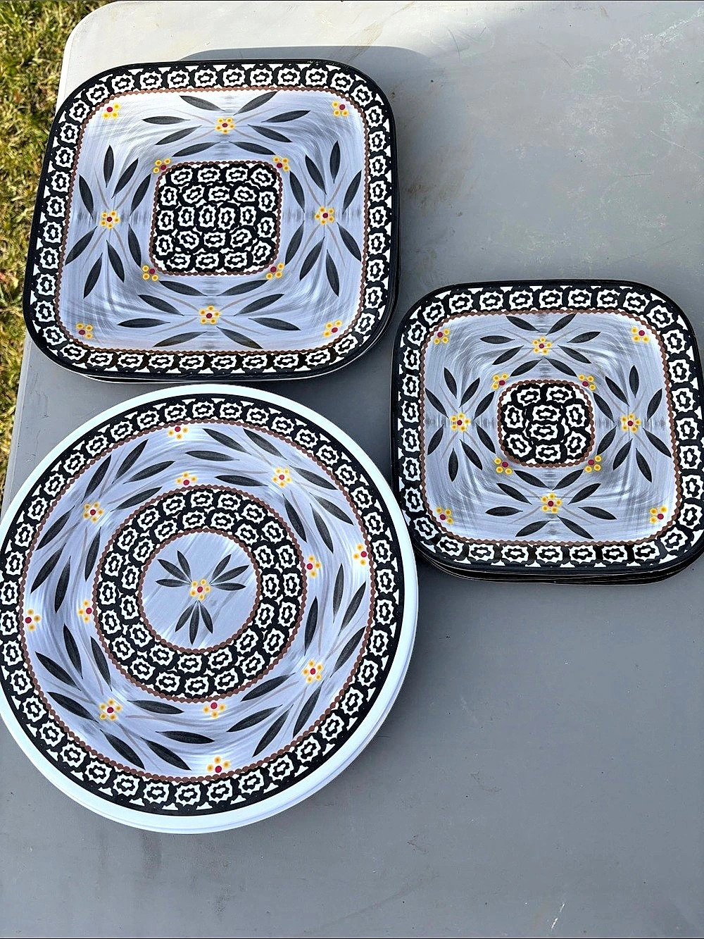 Geometric Gray & Black Plastic Dinnerware Set